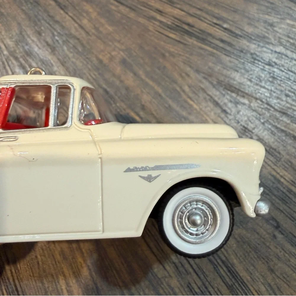 Hallmark 1955 Chevrolet Cameo Truck Ornament – All-American Trucks Series (1996)